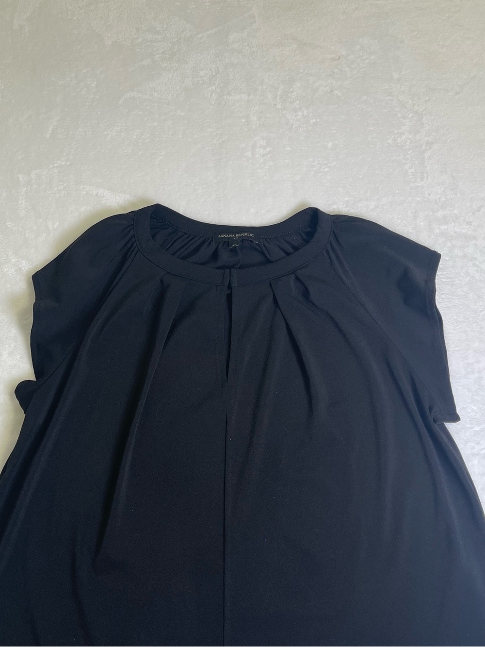 Banana Republic Black Keyhole Pleated Flutter Sleeve Top Medium